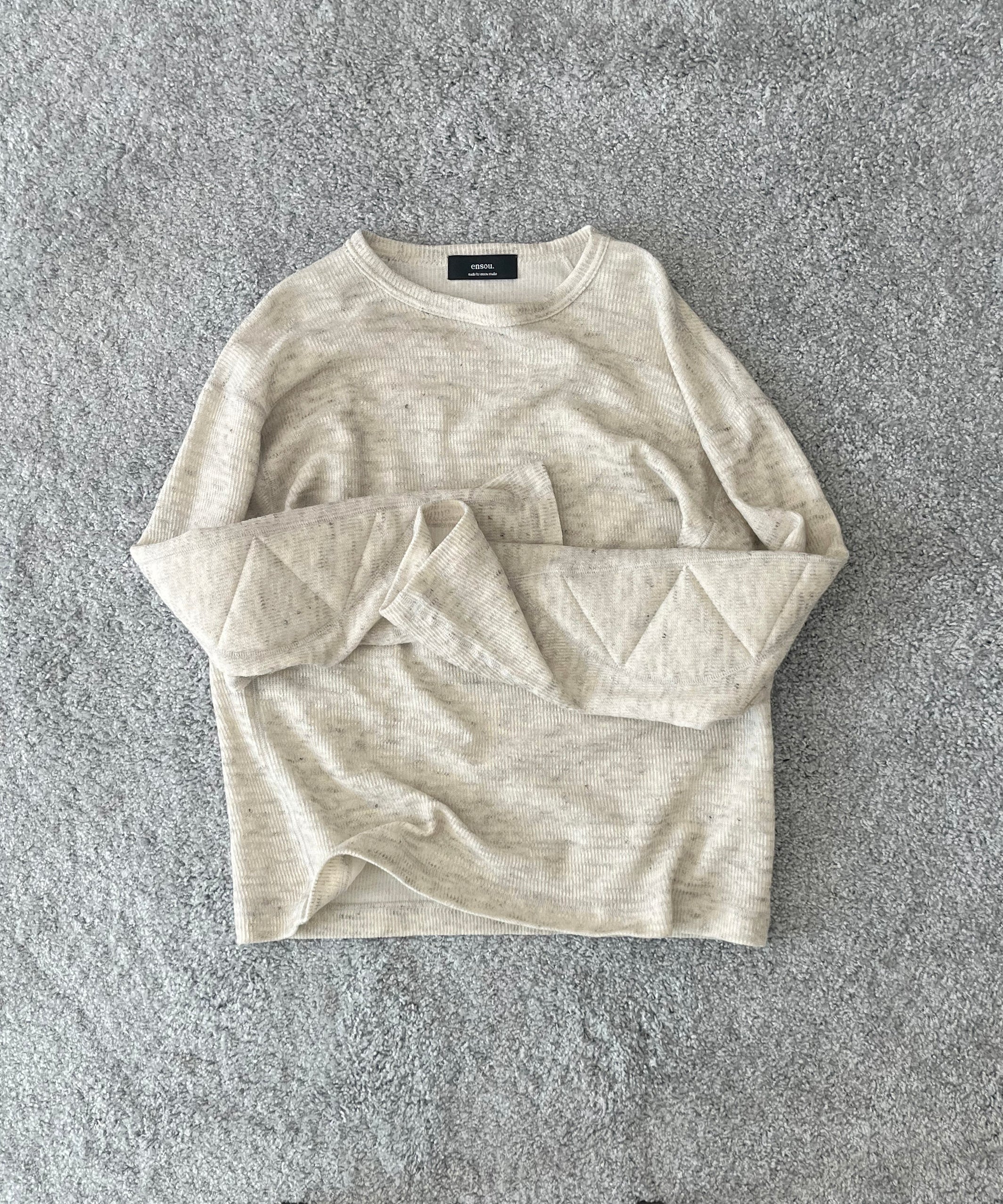 ensou. D-shaped long sleeve tee / a. "OATMEAL"
