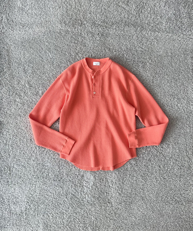 UNUSED Us2595 long-sleeve henry neck waffle t-shirt "CORAL"