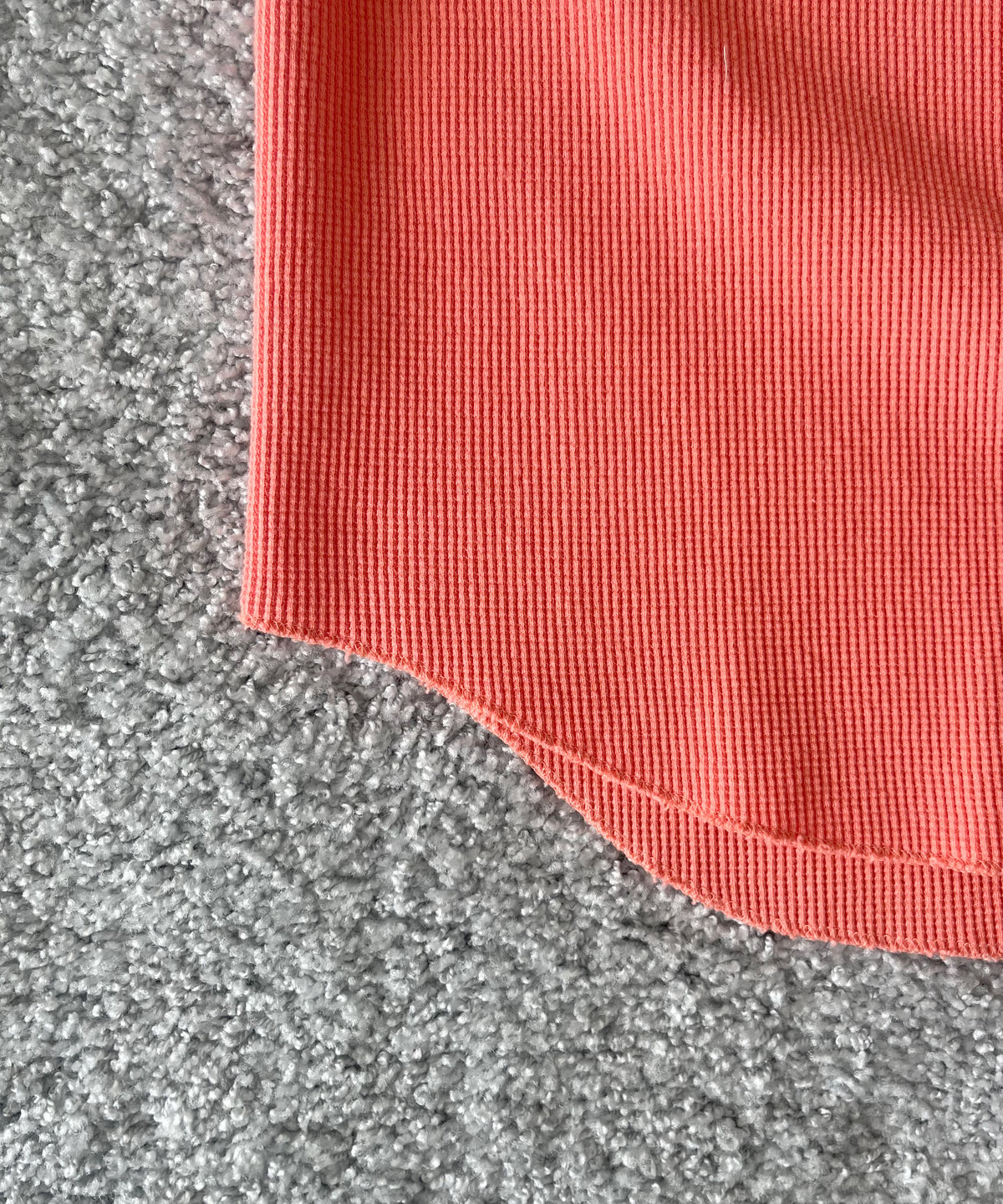 UNUSED Us2595 long-sleeve henry neck waffle t-shirt "CORAL"