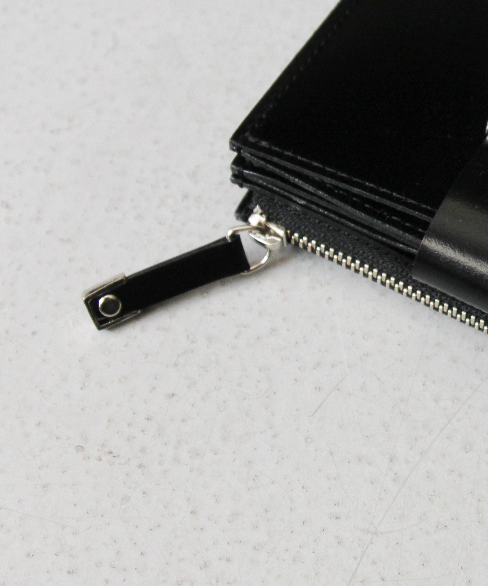 TOGA VIRILIS Leather wallet small square tip "BLACK"