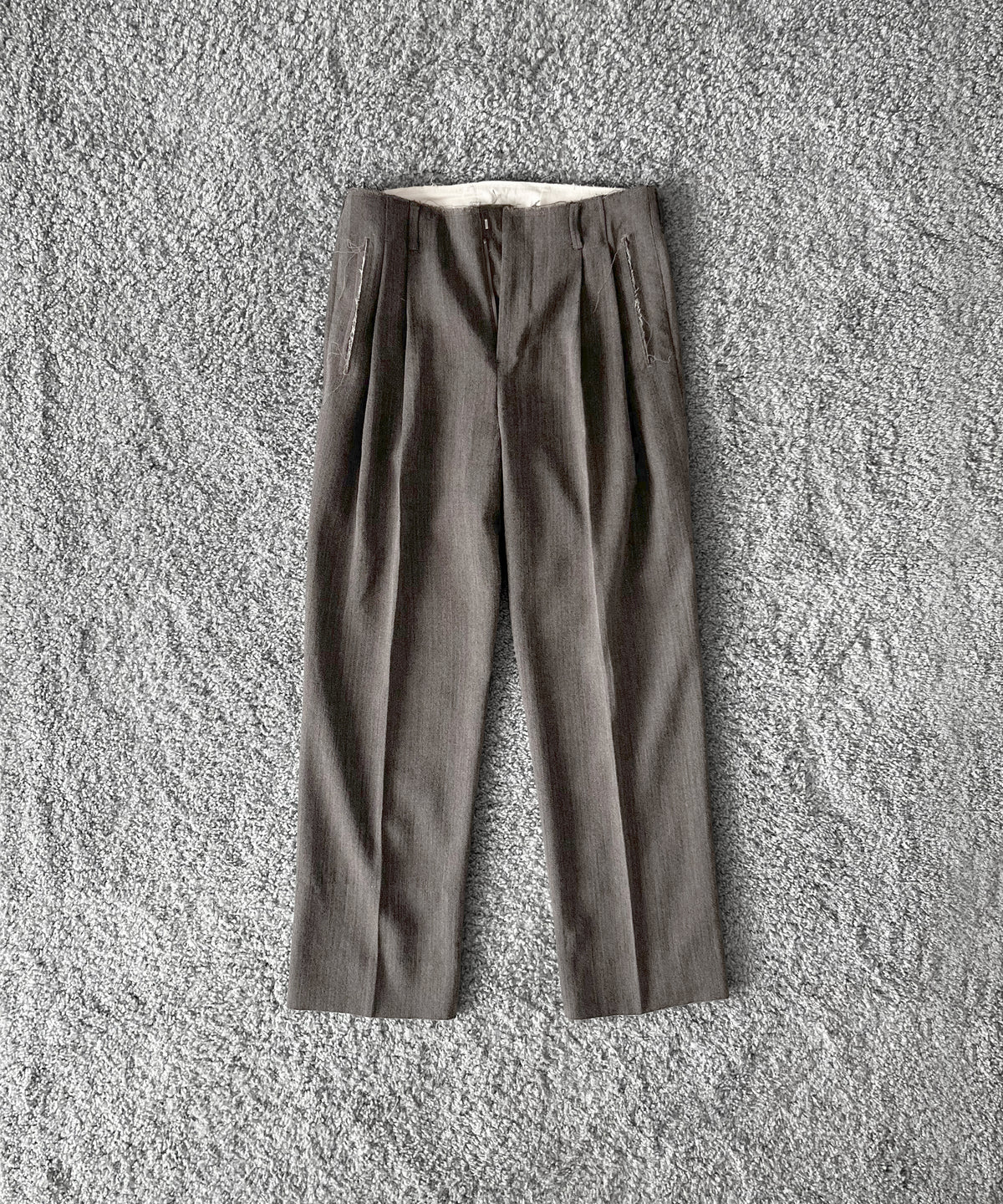 ISSUETHINGS 26b/118-wn-00 "GRAY BEIGE"