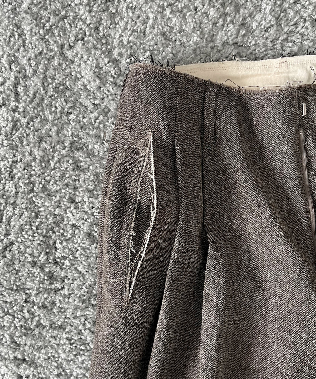 ISSUETHINGS 26b/118-wn-00 "GRAY BEIGE"