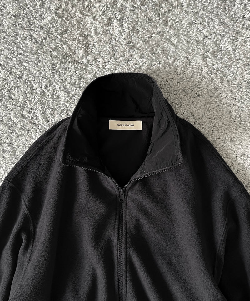 entire studios Shell fleece “BLACK”