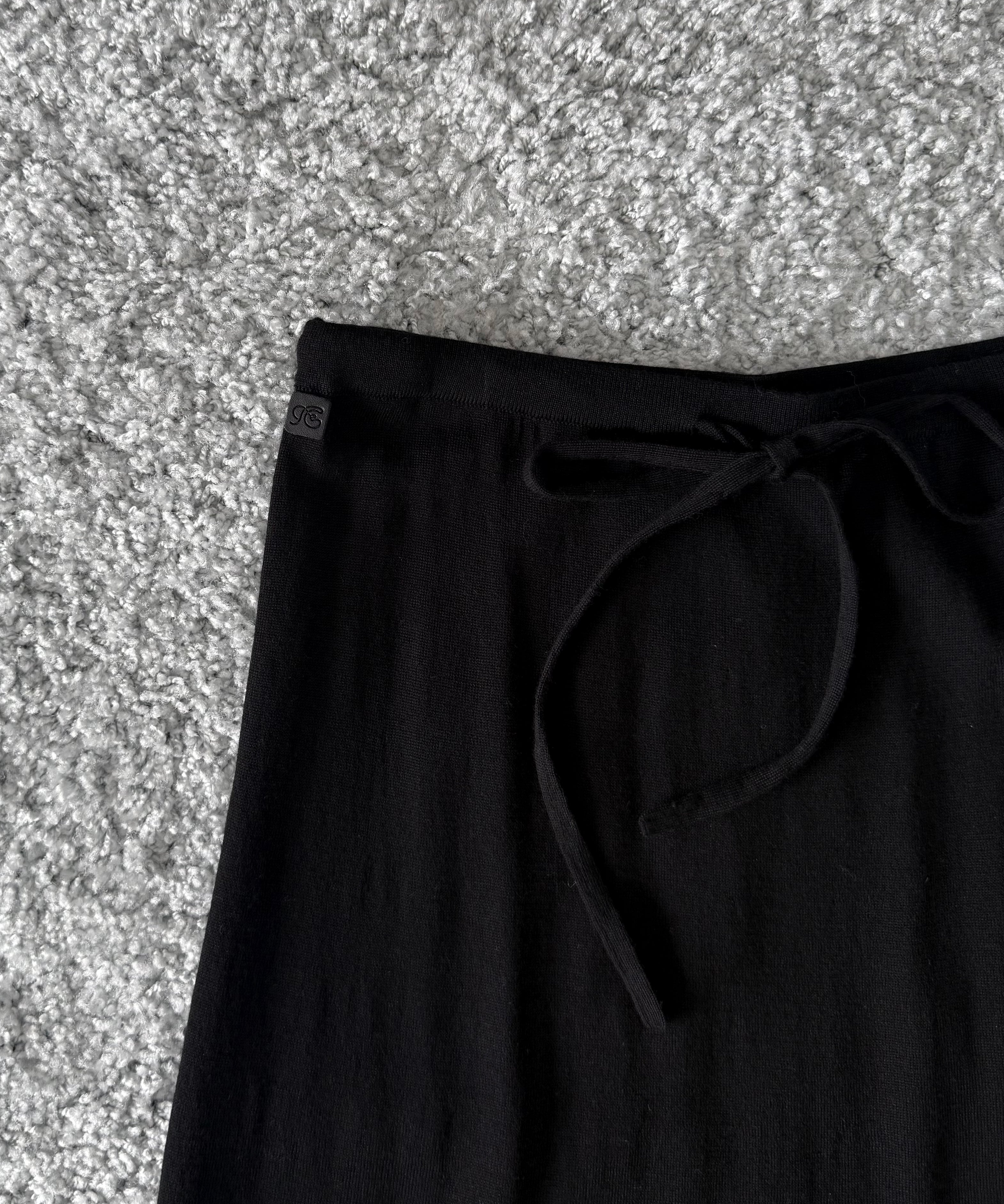 Fax Copy Express Afternoon stretch air ankle-length knit skirt "BLACK"