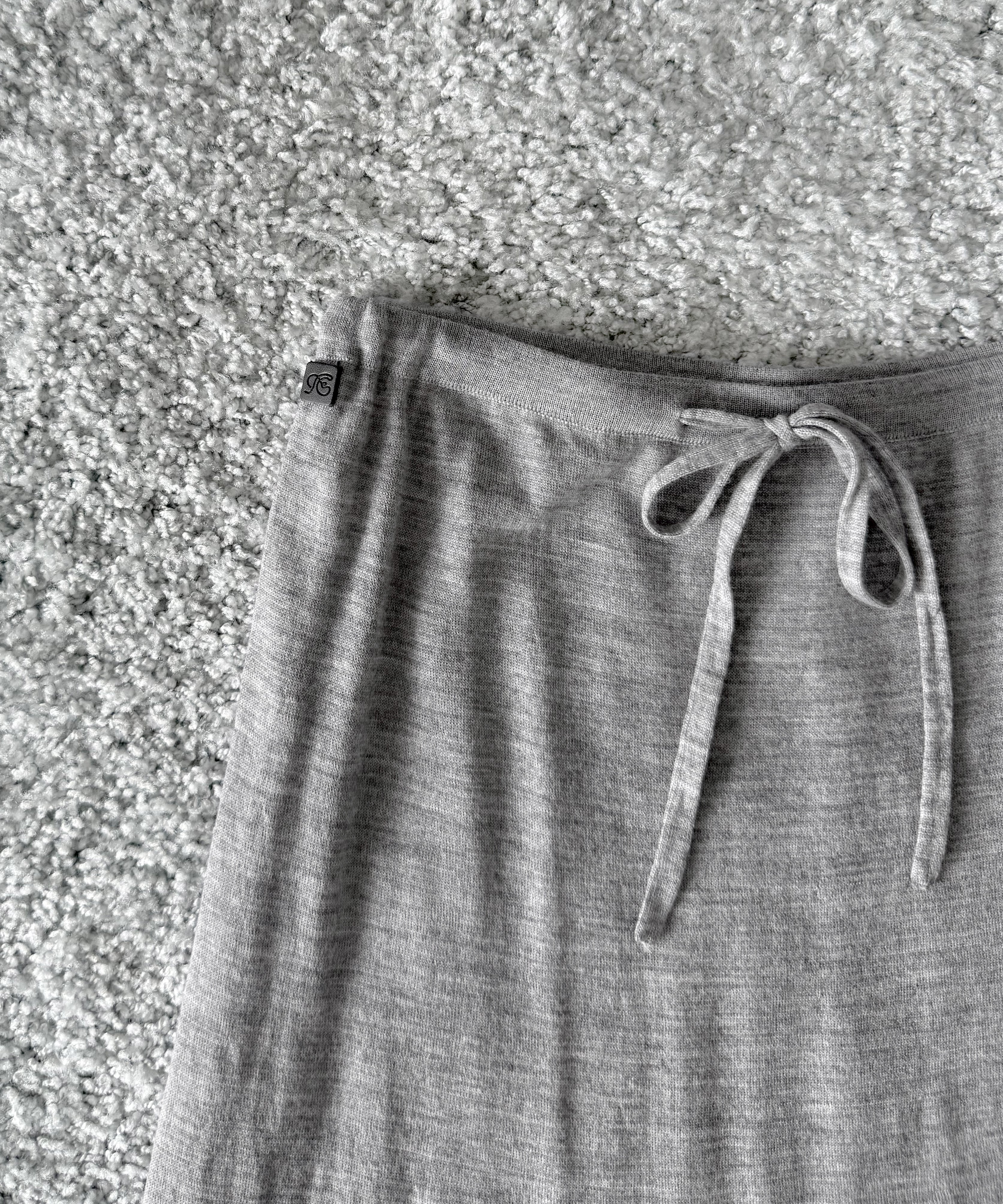 Fax Copy Express Afternoon stretch air ankle-length knit skirt "LIGHT GREY"