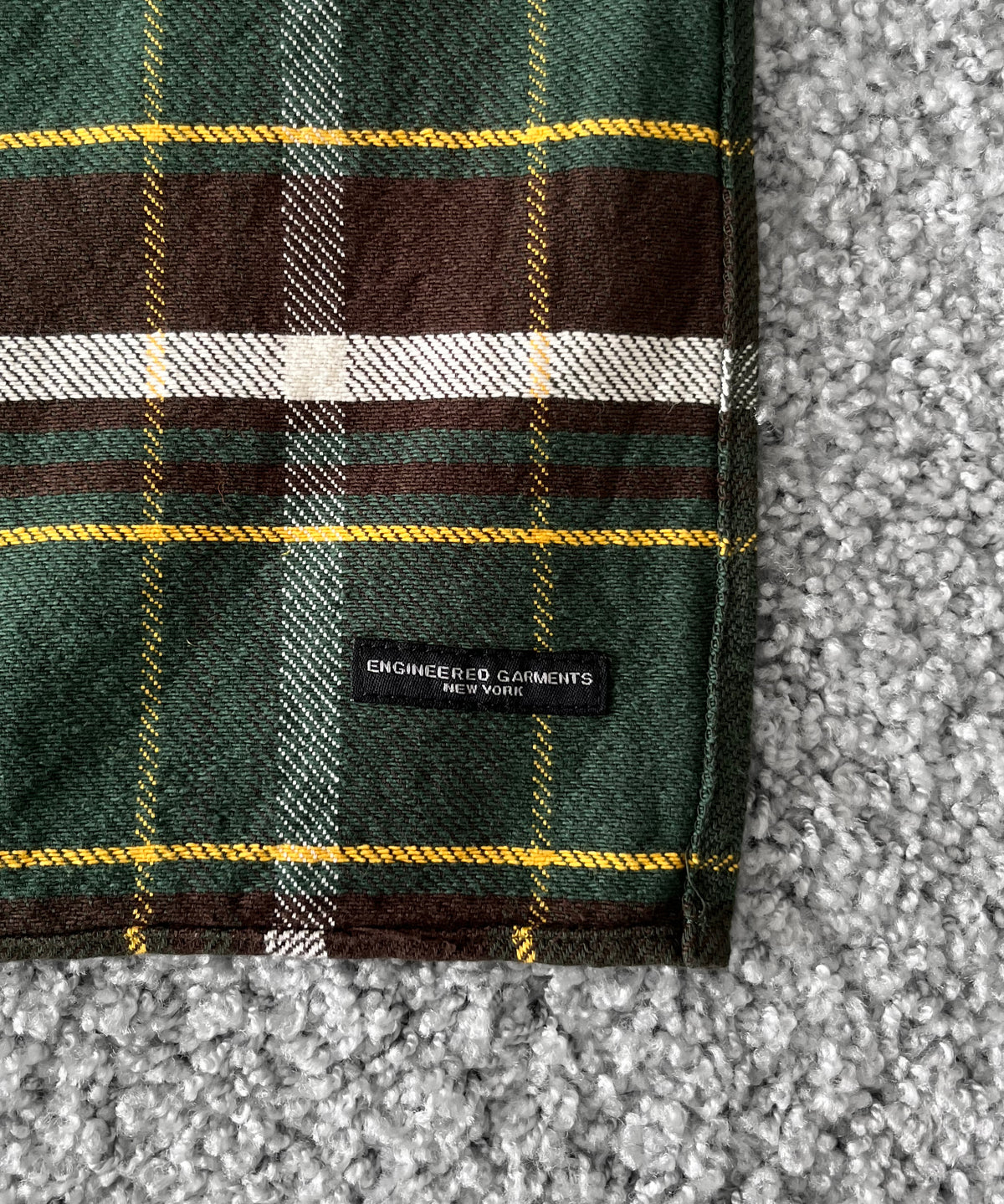 ENGINEERED GARMENTS Button shawl - ctn heavy twill plaid "OLIVE/BROWN"