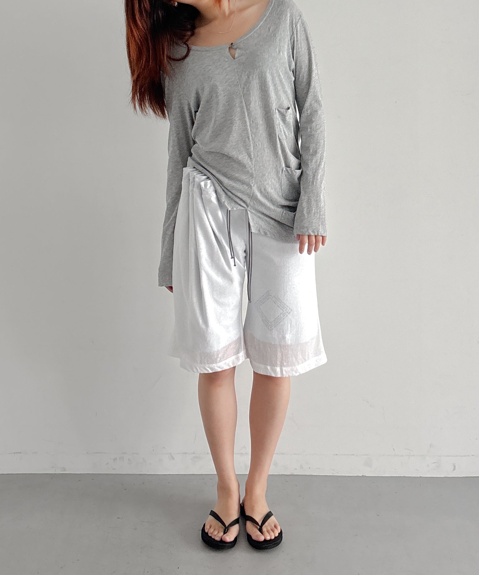 ULIKASANCTUS Curtain half pants "WHITE"