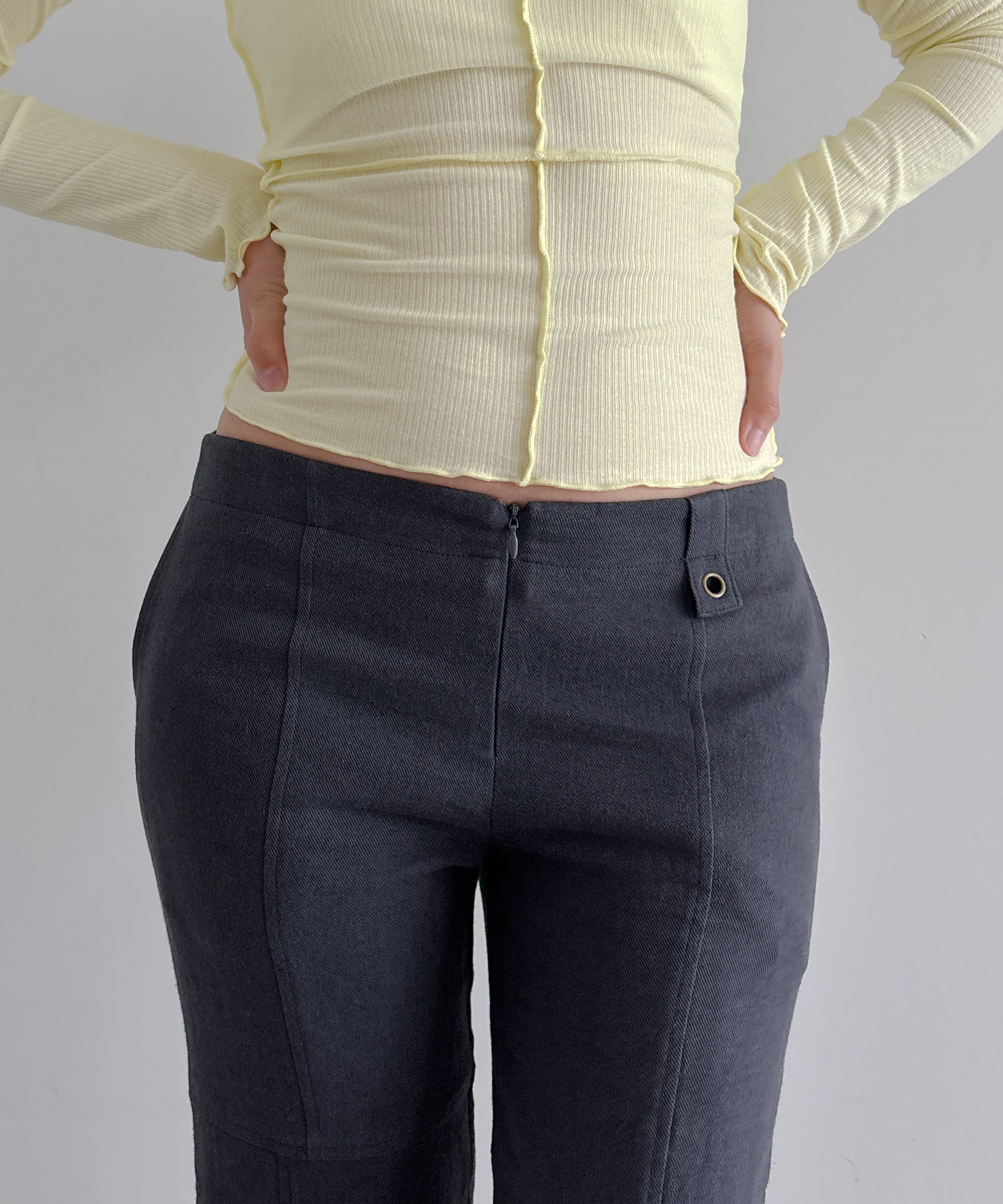 ULIKASANCTUS Double layered cropped pants "CHARCOAL"