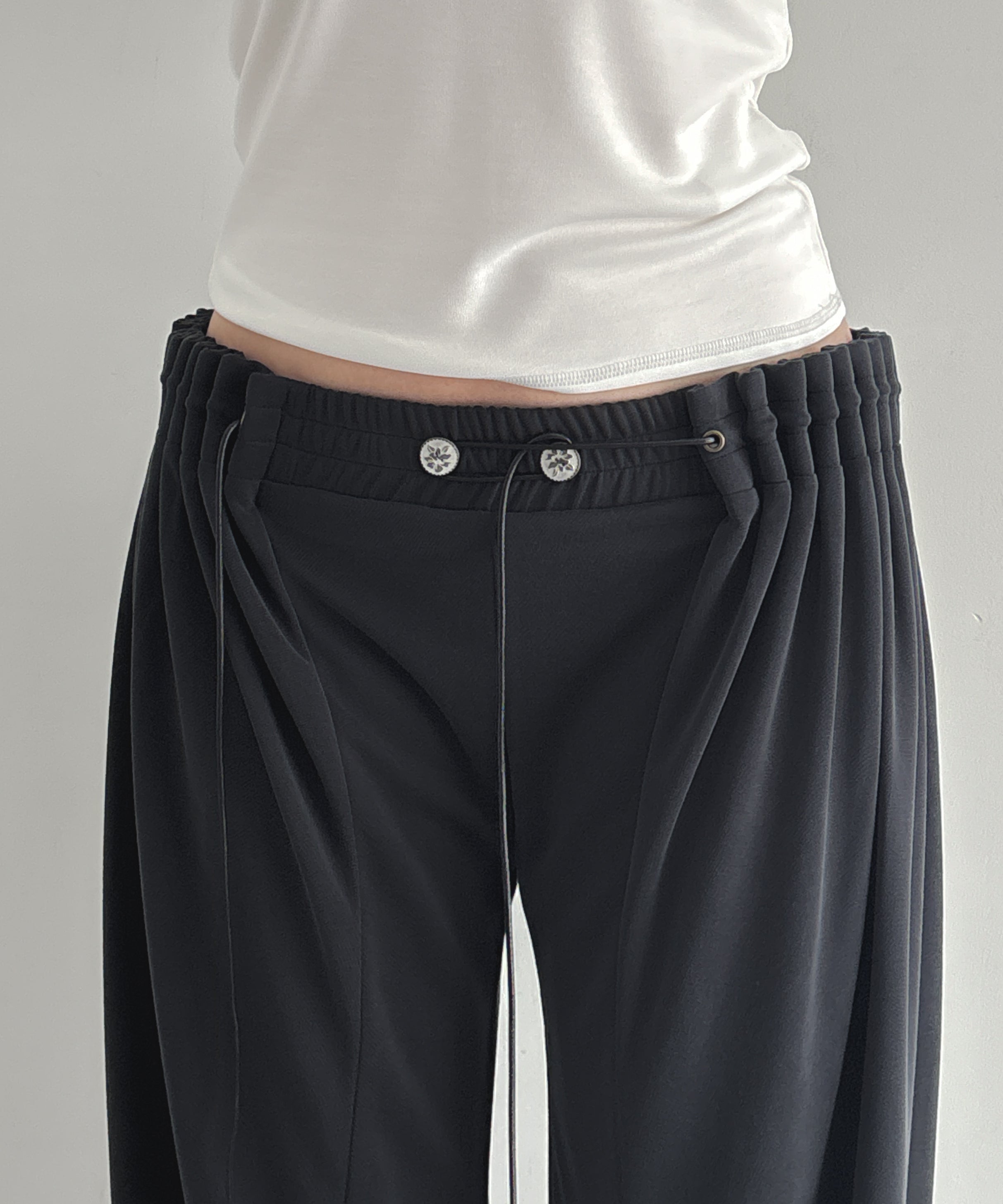 ULIKASANCTUS Curtain jogger pants "WASHED BLACK"