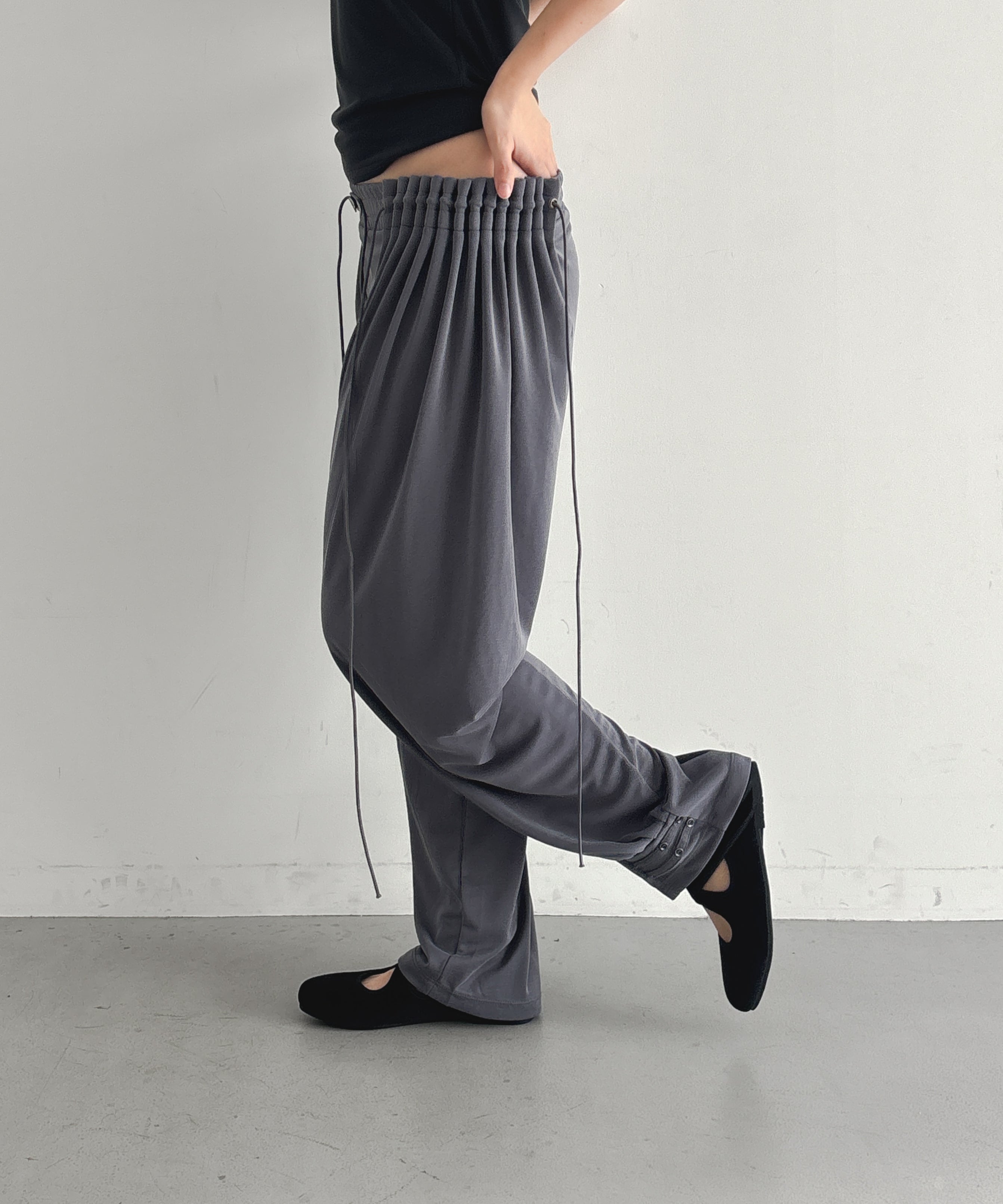 ULIKASANCTUS Curtain jogger pants "VINTAGE BLUE"