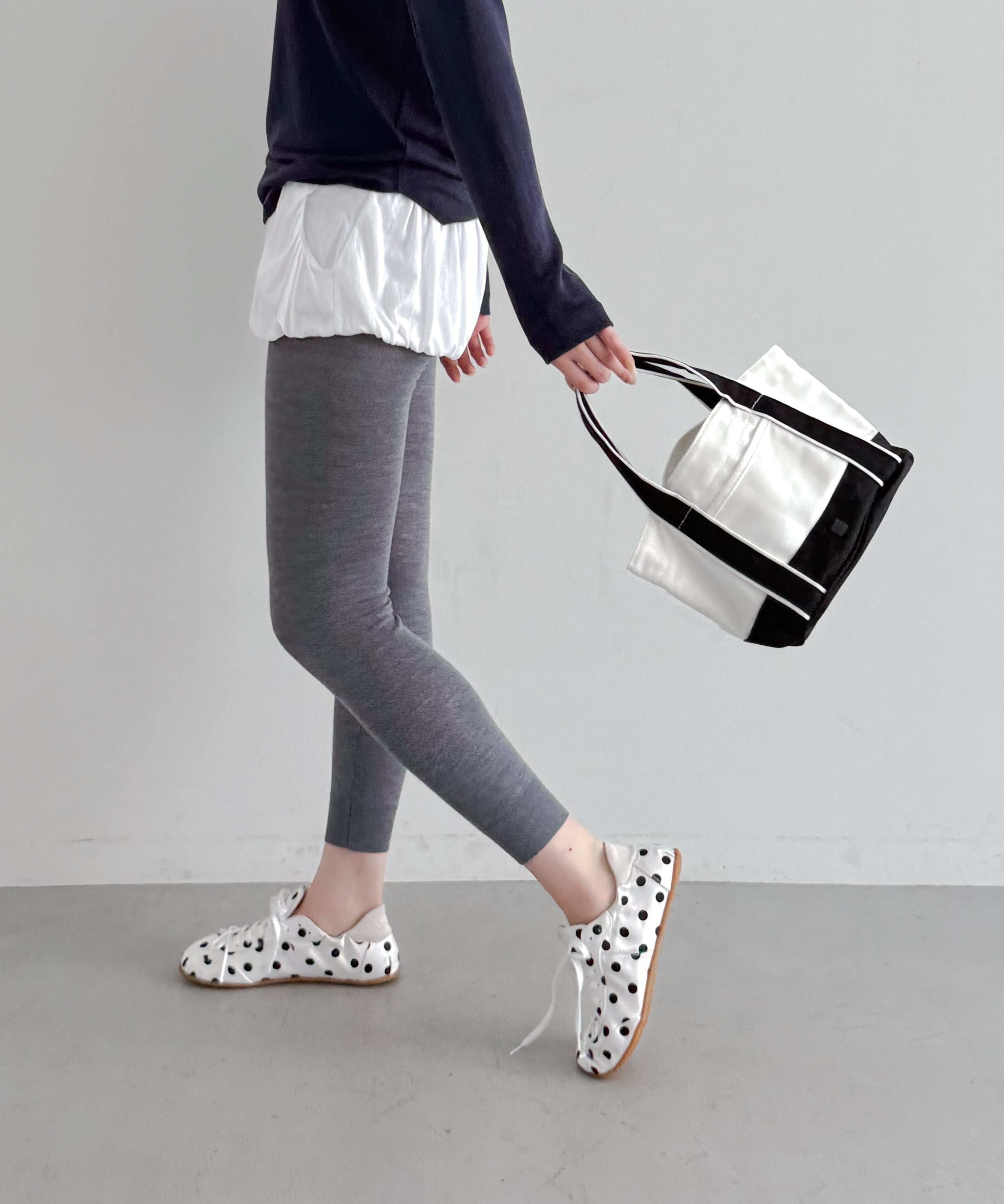 Fax Copy Express Studio contour line tote "WHITE"