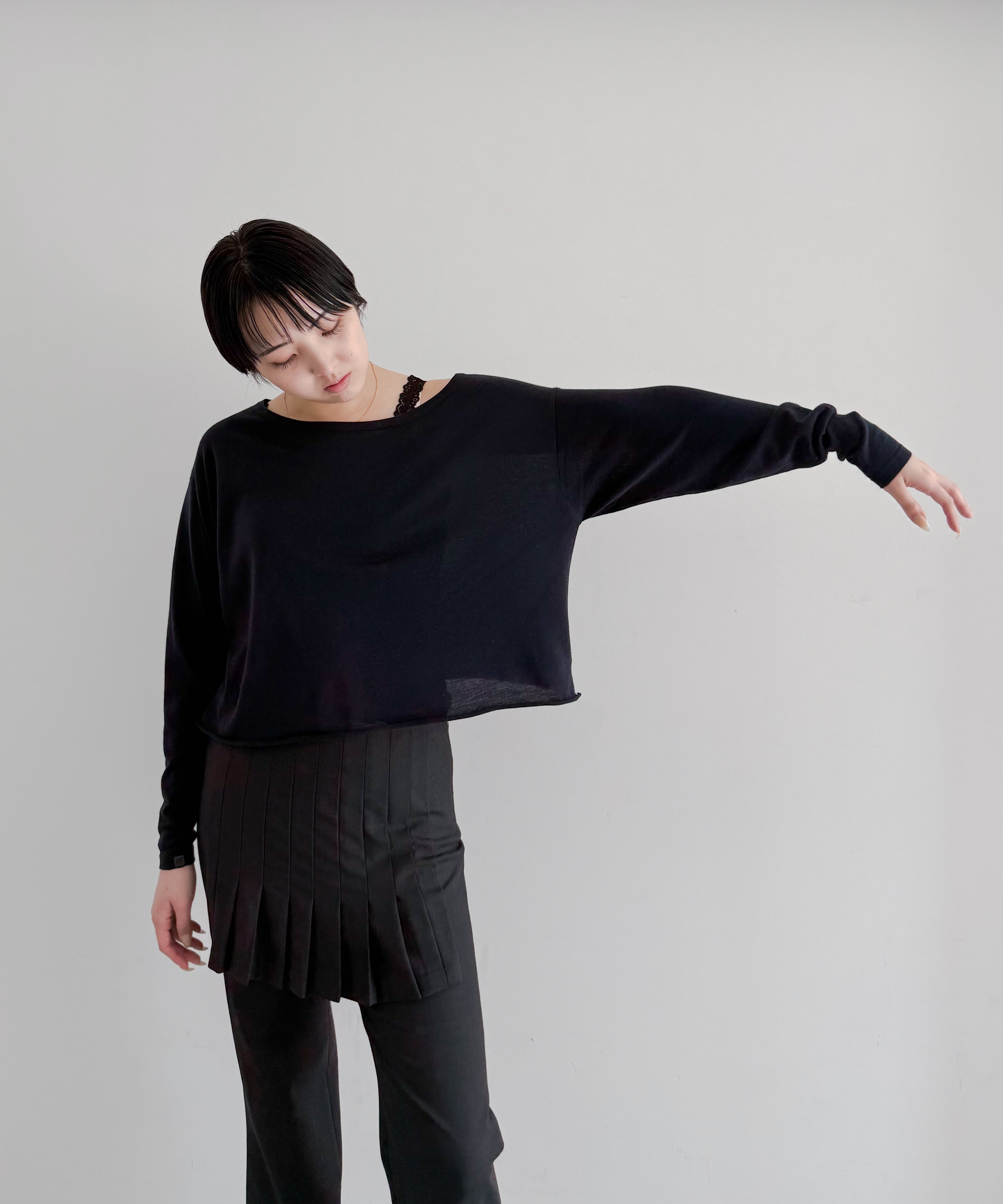 Fax Copy Express Afternoon stretch air off-shoulder top "NAVY"