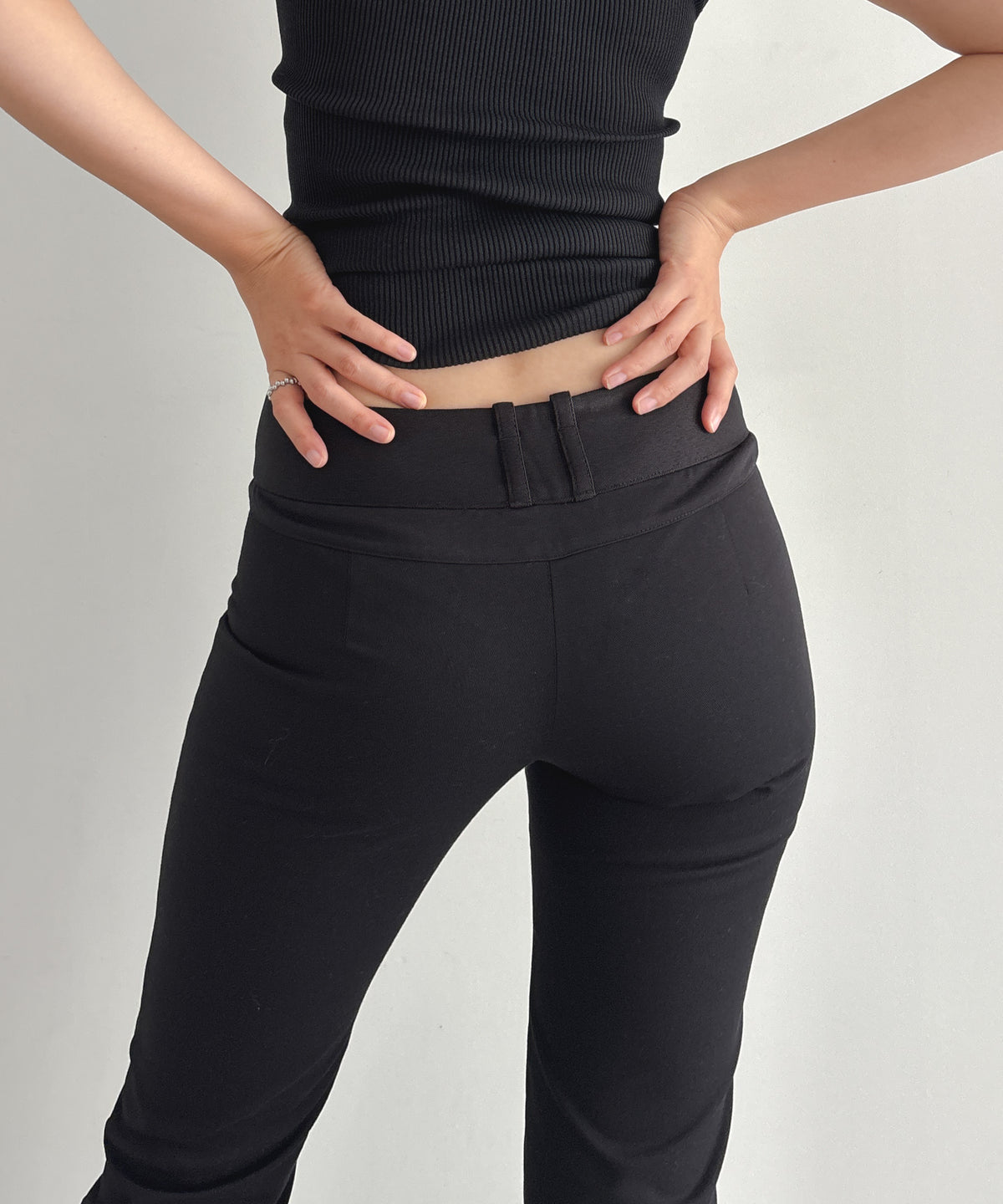 ULIKASANCTUS Brace straight pants "BLACK"