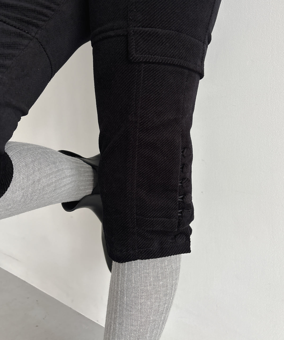ULIKASANCTUS Double layered cropped pants "BLACK"