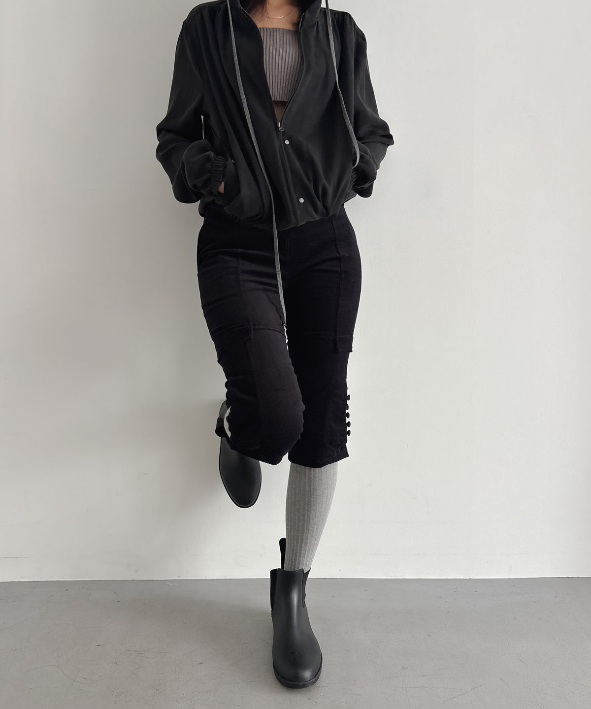 ULIKASANCTUS Double layered cropped pants "BLACK"