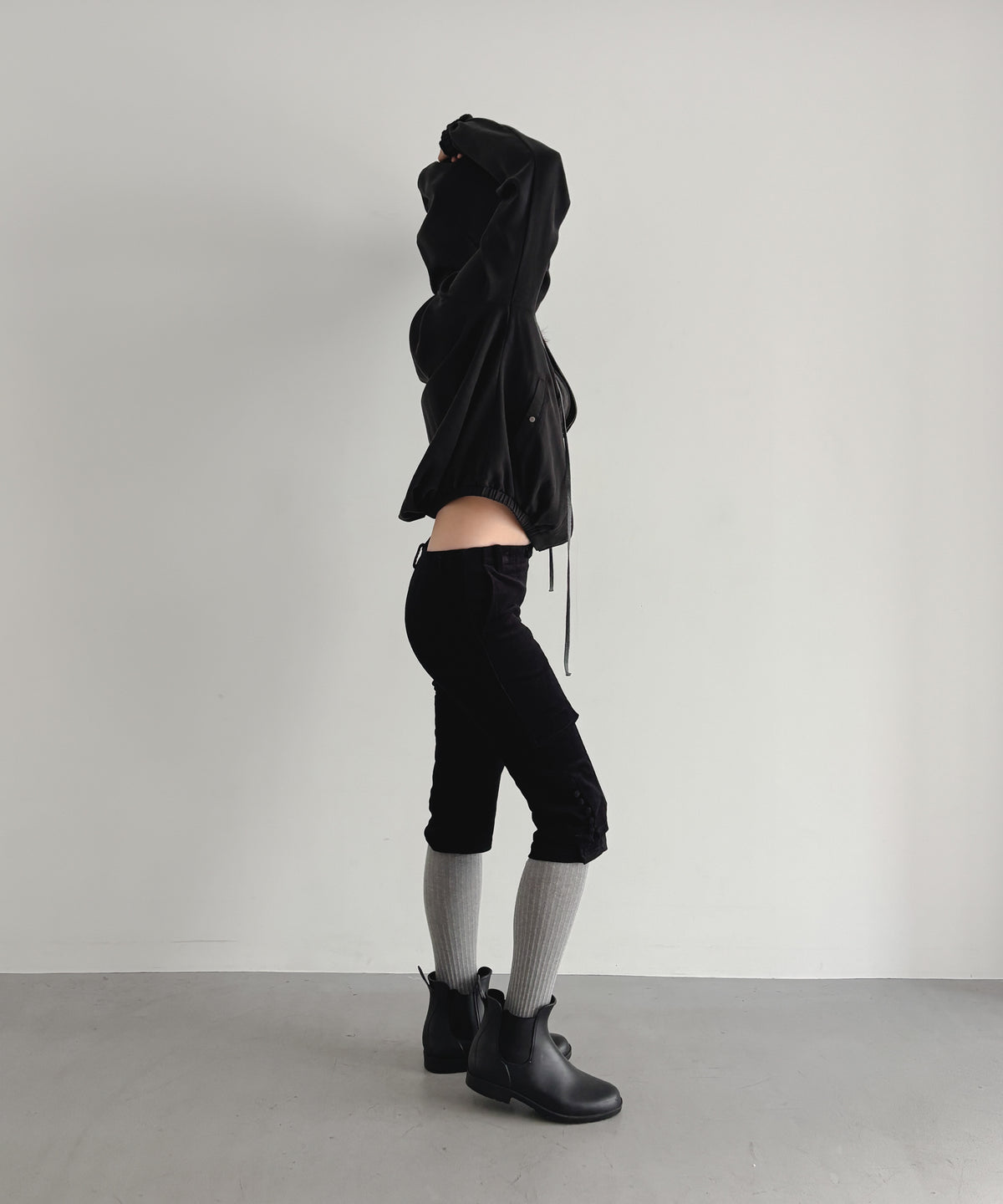 ULIKASANCTUS Double layered cropped pants "BLACK"