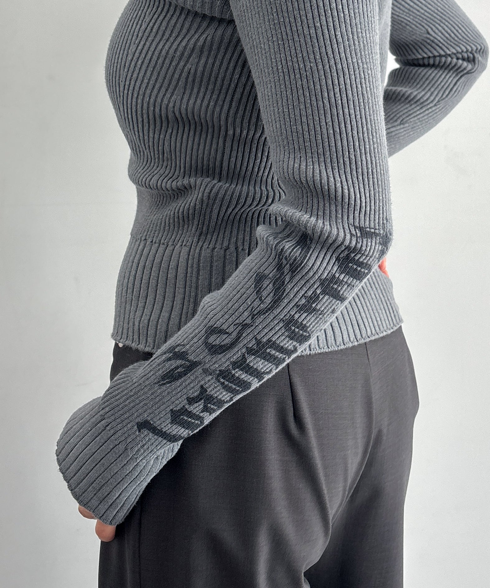 LOADINGROOM Dirty note knit zip "GREY"