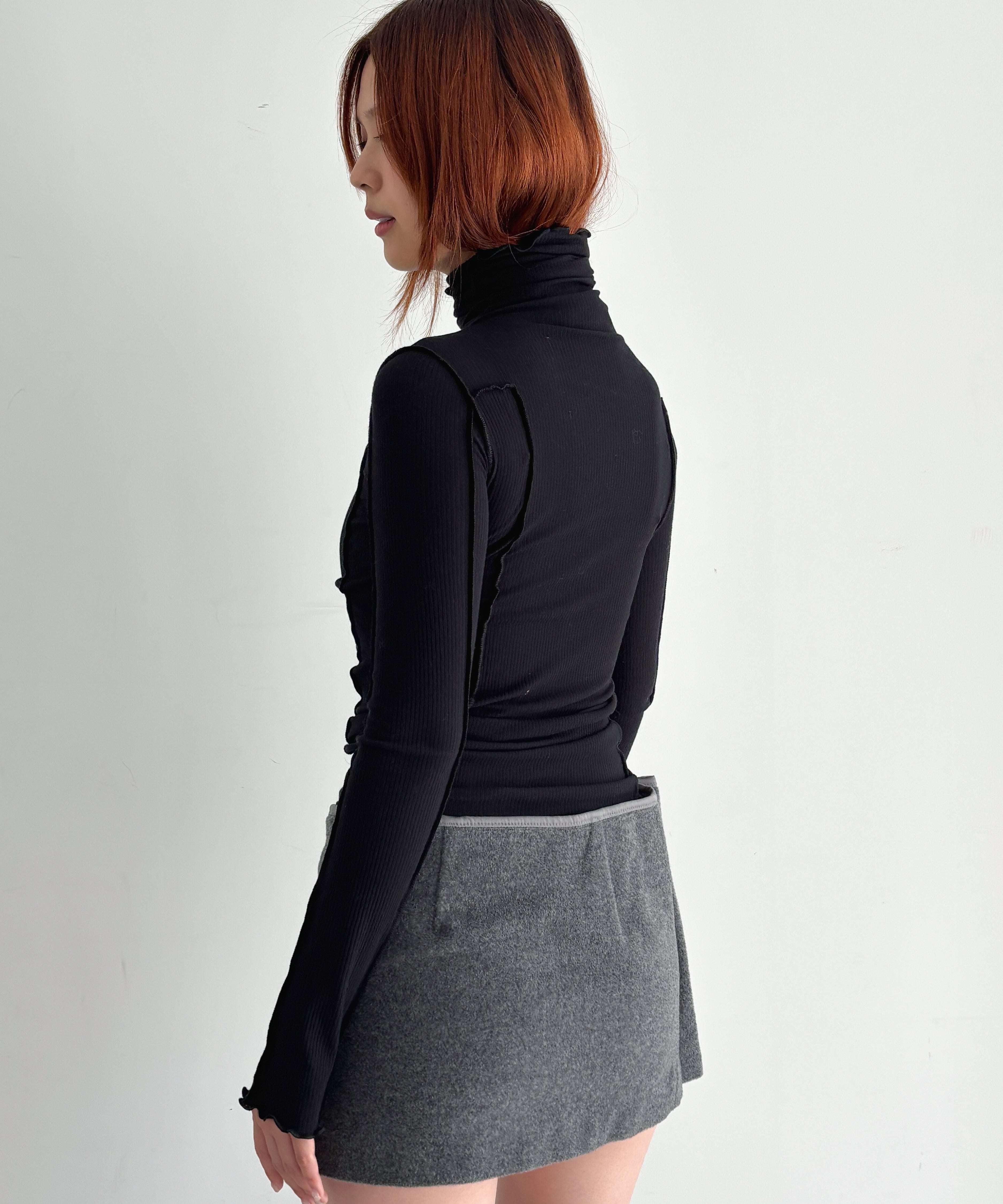 Baserange Omato turtle neck "OFF WHITE"