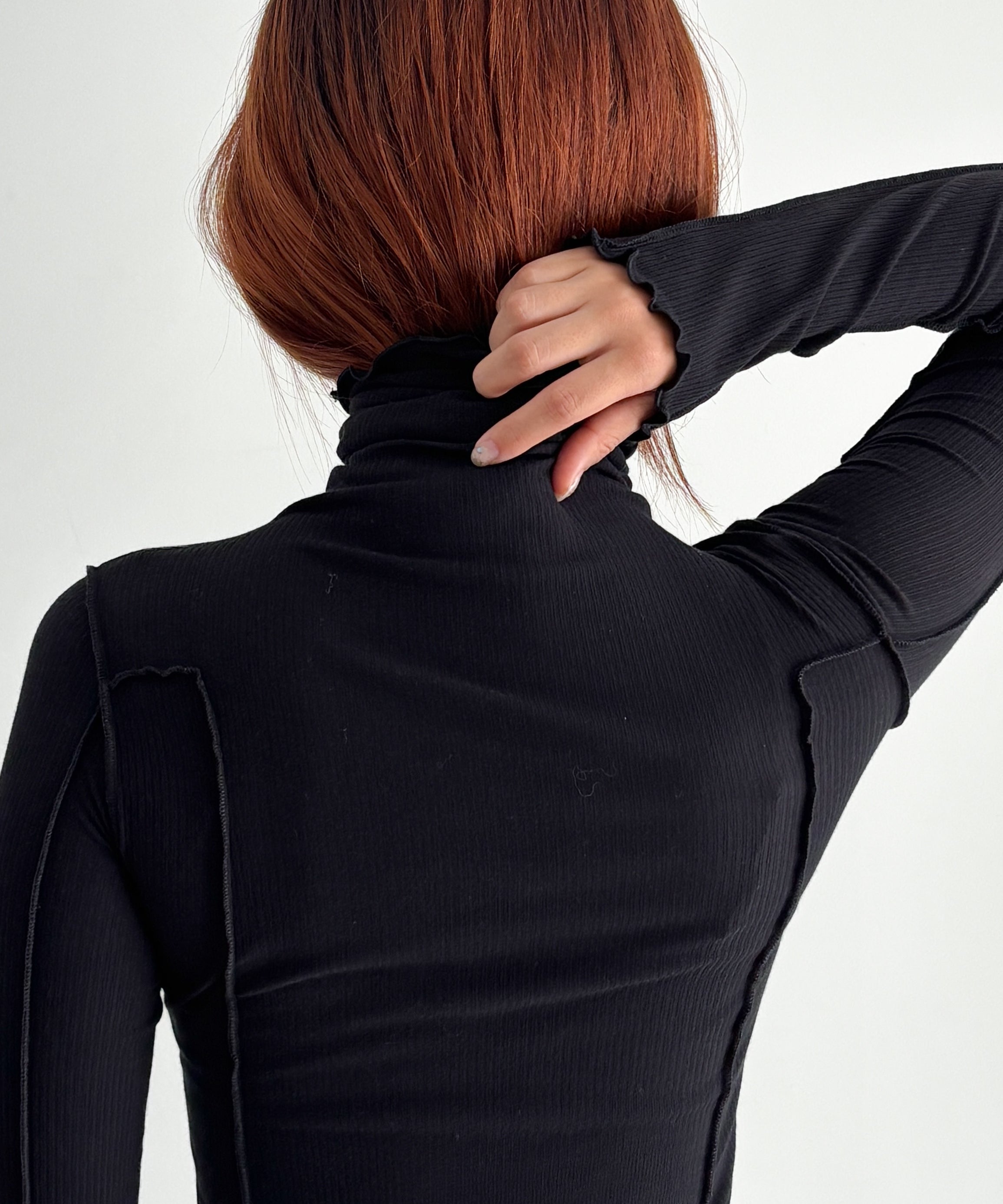 ベースレンジ  BASERANGE  OMATO TURTLE NECK Omato Turtleneck in Off white | Fine organic cotton rib | Baserange